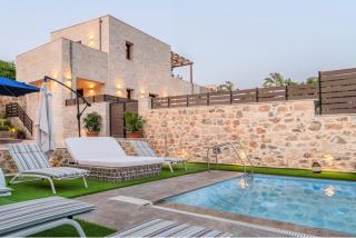 Sun-kissed Hilltop Villa, priv Pool, Scenic Views - Kástellos - 1