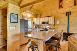 Pine Knob Cabin with Bluff Views in Mindoro! - - 2