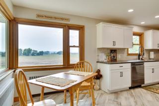 3 Mi to Lake Onalaska Quaint Home with Prairie View - 8