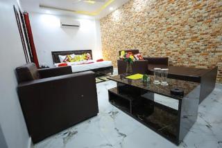 Hotel Rajani Best Hotel In Bareilly AC OR NON AC Room - Bareilly - 7