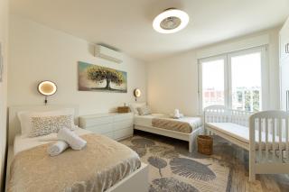 Split Horizon Penthouse - Premium Location and Panoramic Views - 8