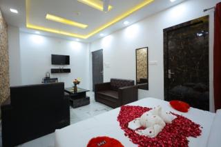 Hotel Rajani Best Hotel In Bareilly AC OR NON AC Room - Bareilly - 1