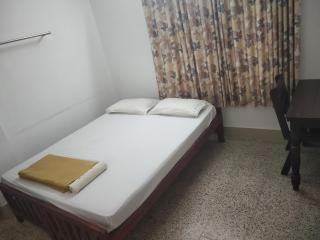 Krishna Gopuram Lodge - Guruvāyūr - 3