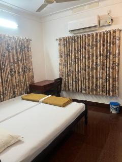 Krishna Gopuram Lodge - Guruvāyūr - 1