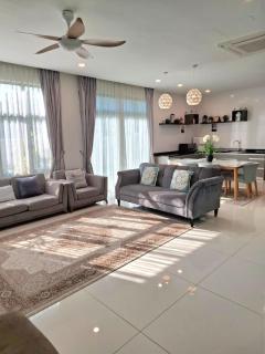 FERRINGHI RESORT 5-BEDROOM with POOL, BBQ SET, WiFi, Netflix & WALK to BEACH - Batu Ferringhi - 6