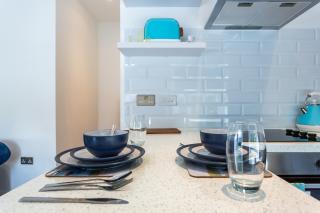 Central Studio Flats with Parking in Southend on Sea - Southend-on-Sea - 2