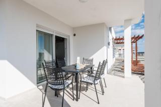 Luxury Escape with Swimming Pool & Modern Design - Debeljak - 3