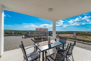Luxury Escape with Swimming Pool & Modern Design - Debeljak - 2