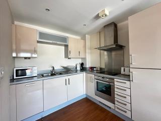 Seaside APT with Harbour View - Swansea - 5