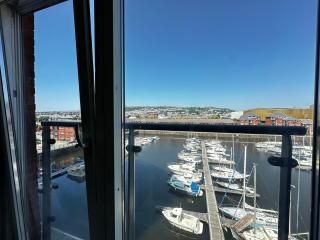 Seaside APT with Harbour View - Swansea - 9