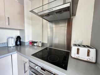 Seaside APT with Harbour View - Swansea - 1