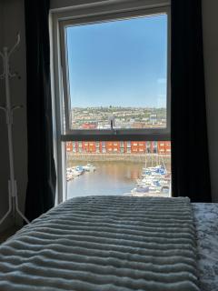 Seaside APT with Harbour View - Swansea - 6