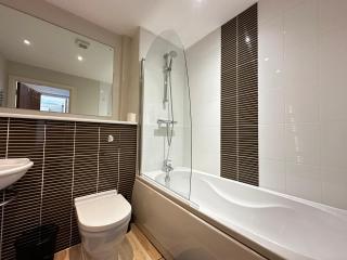 Seaside APT with Harbour View - Swansea - 3