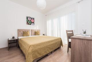 Luxury Escape with Swimming Pool & Modern Design - Debeljak - 8