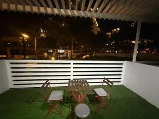 AZURE BICUTAN BACKPACKERS MAUI Tower - Manila - 9