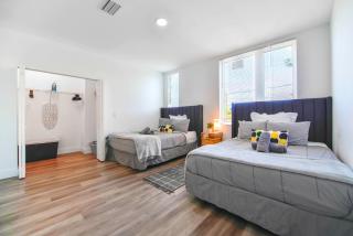 Family-Friendly Townhouse w Private Parking Included - 9