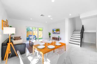 Family-Friendly Townhouse w Private Parking Included - 2