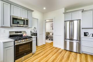 4 Mi to Fenway Park Pet-Friendly Dorchester Apt! - Boston - 4