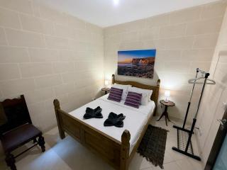 Traditional Maltese 3BD Apartment with Front & Back Balconies - Close to Gozo Ferry - Nadur - 4