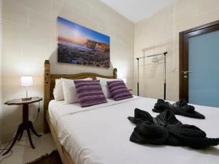 Traditional Maltese 3BD Apartment with Front & Back Balconies - Close to Gozo Ferry - Nadur - 2