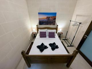 Traditional Maltese 3BD Apartment with Front & Back Balconies - Close to Gozo Ferry - Nadur - 1