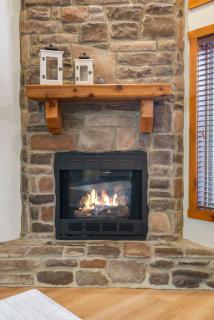 Kemper's Cabin in the Ozarks - Onsite amenities - Branson - 4