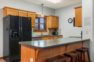 Kemper's Cabin in the Ozarks - Onsite amenities - Branson - 1