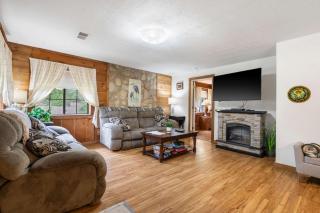 The Cozy Cottage Getaway - Private Pool & Hot Tub - Kirbyville - 9