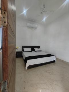 Tosh Guest House And Gusai ji Restaurant - - 9