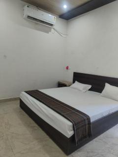 Tosh Guest House And Gusai ji Restaurant - - 5