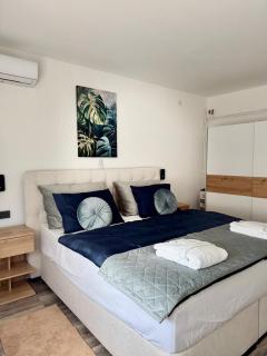 Natura Lux Holiday House with Pool and Jacuzzi - 4