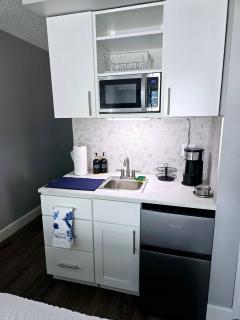 New updated Daytona Oceanview w/kitchenette, pool - 5