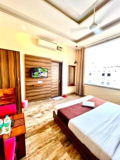 Hotel Woodcrest by Sidham Group !! Comfortable and Peaceful Stay !! Top Rated !! Preferred Hotel Chain - Chandigarh - 7