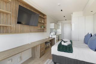 Ellipse Waterfall 3802 - 6