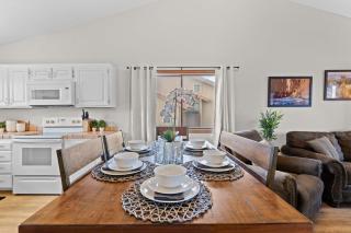 Hikers Hideaway - Cozy Resort Condo with Pool & More - St. George - 4