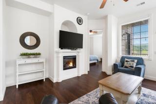 Stone Cliff Relaxation with Resort Amenities - Branson - 9
