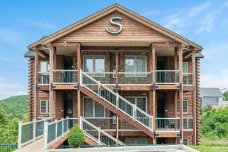 Stone Cliff Relaxation with Resort Amenities - Branson - 5