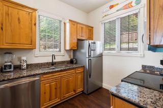 Stone Cliff Relaxation with Resort Amenities - Branson - 1