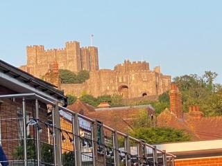 Dover Ferry Apartments x 2 Sleeps 10 with parking and castle views - 1