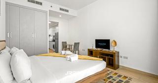 Stylish Studio - Panoramic City View - JVC - 9