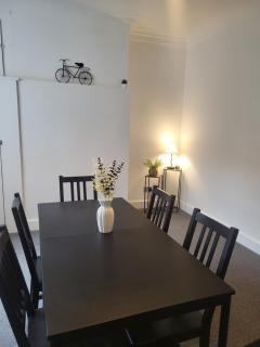 Relaxing Seaside Stay 3-Bed Home Minutes from Hythe Beach - Hythe - 8