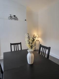 Relaxing Seaside Stay 3-Bed Home Minutes from Hythe Beach - Hythe - 6
