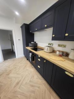 Relaxing Seaside Stay 3-Bed Home Minutes from Hythe Beach - Hythe - 1