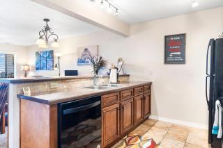 Cozy Condo at Rock Lane Resort - Branson - 2