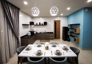 FERRINGHI RESORT 5-BEDROOM with POOL, BBQ SET, WiFi, Netflix & WALK to BEACH - Batu Ferringhi - 4