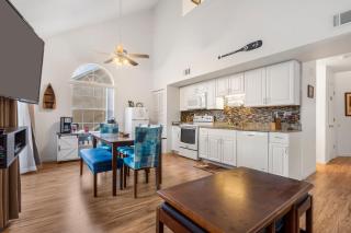 Peaceful Lakeview Escape - For 6 - 3