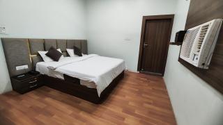 Guru Kripa Guest House - Mathura - 8
