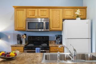 Holiday Ridge Retreat Duo - Holiday Hills Branson Golf Resort Outdoor Pools - 3