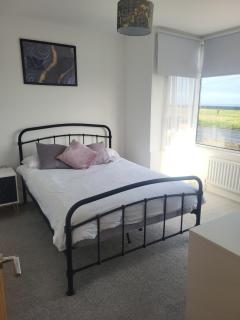 Stunning 4-Bed Beachfront Home Sea Views in Dymchurch - 2