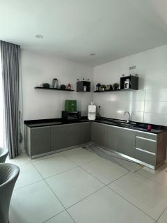 FERRINGHI RESORT 5-BEDROOM with POOL, BBQ SET, WiFi, Netflix & WALK to BEACH - Batu Ferringhi - 3